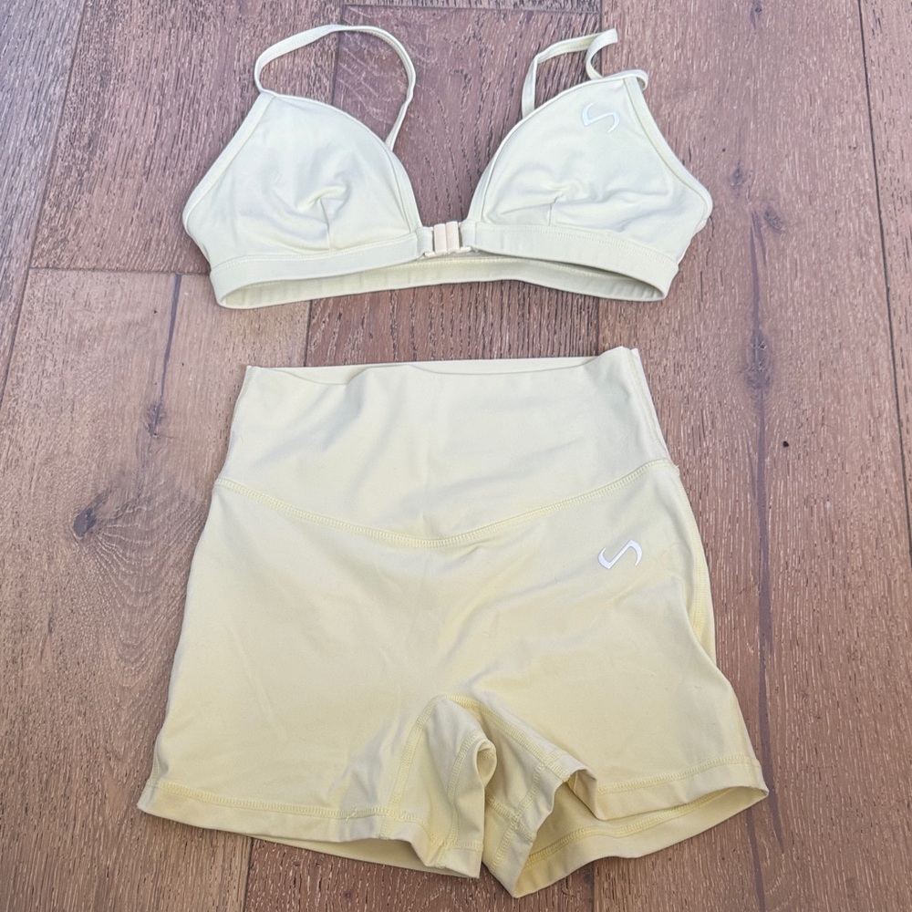 Stylish Pale Yellow Activewear Set